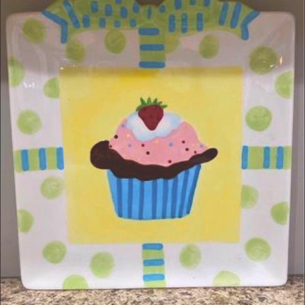Cupcake shaped serving dish